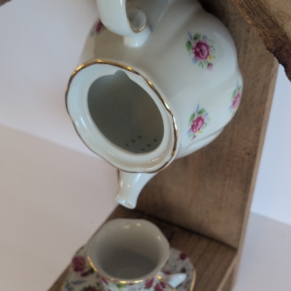 Rustic Wooden Handcrafted Bird Feeder Roses Are Red - Picture 4 of 12